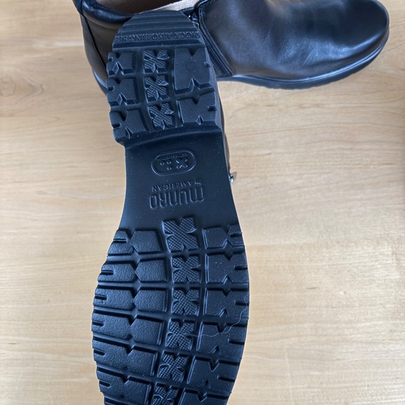 Women's Monroe bootie Rourke, Black leather, 9.5 N,  water resistant, new in box - Picture 2 of 4